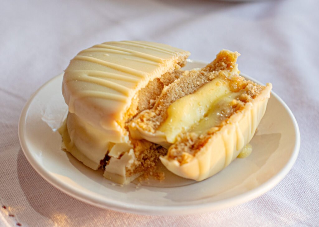 Alfajor pie de limón y chocolate blanco 30%